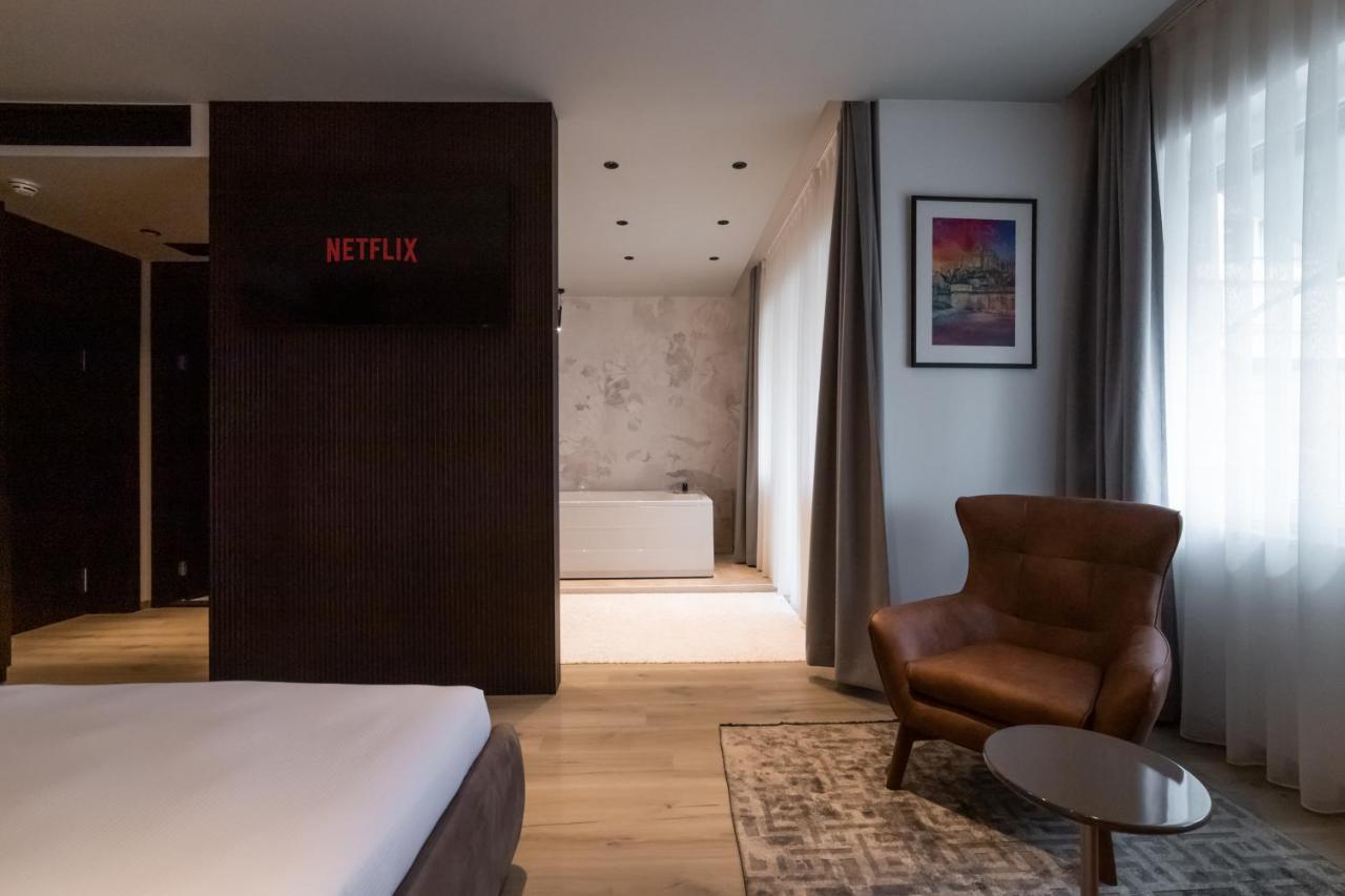 Emery Hotel Prishtinë Luaran gambar