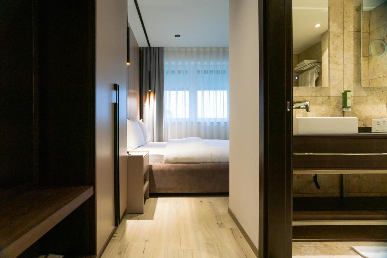 Emery Hotel Prishtinë Luaran gambar