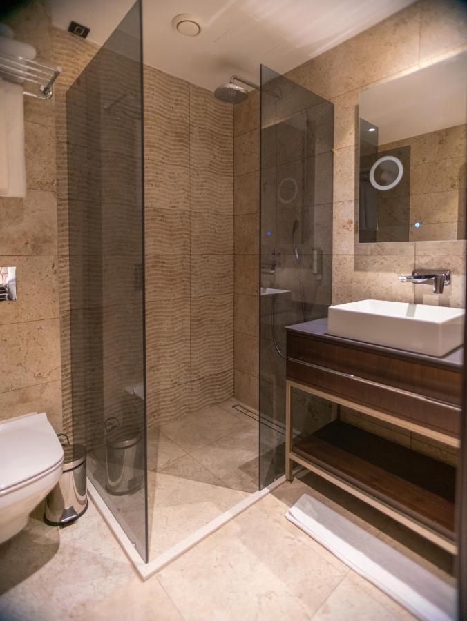 Emery Hotel Prishtinë Luaran gambar