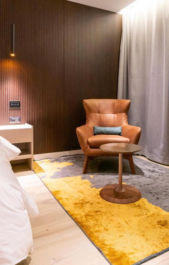 Emery Hotel Prishtinë Luaran gambar