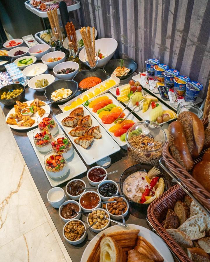 Emery Hotel Prishtinë Luaran gambar