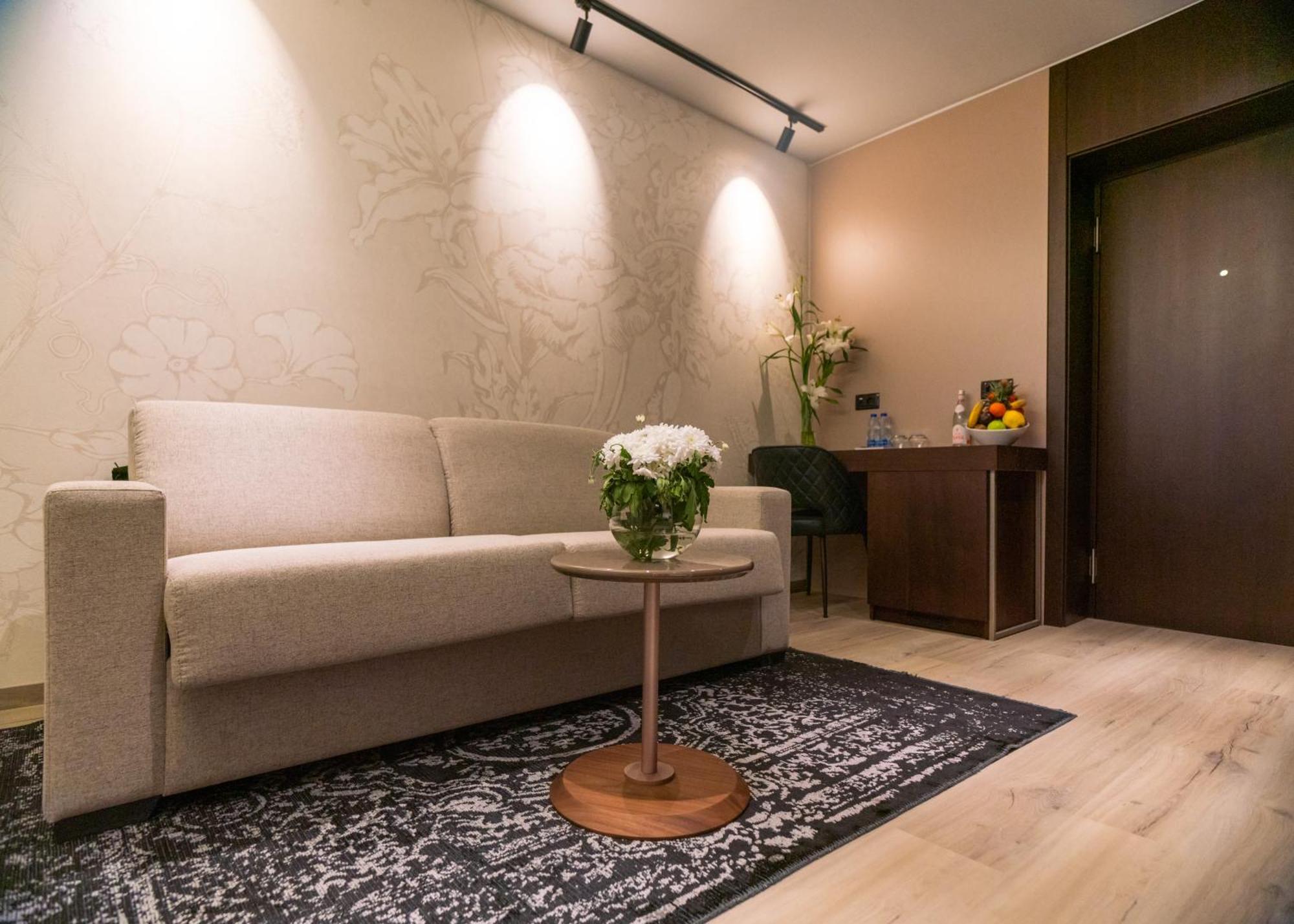 Emery Hotel Prishtinë Luaran gambar
