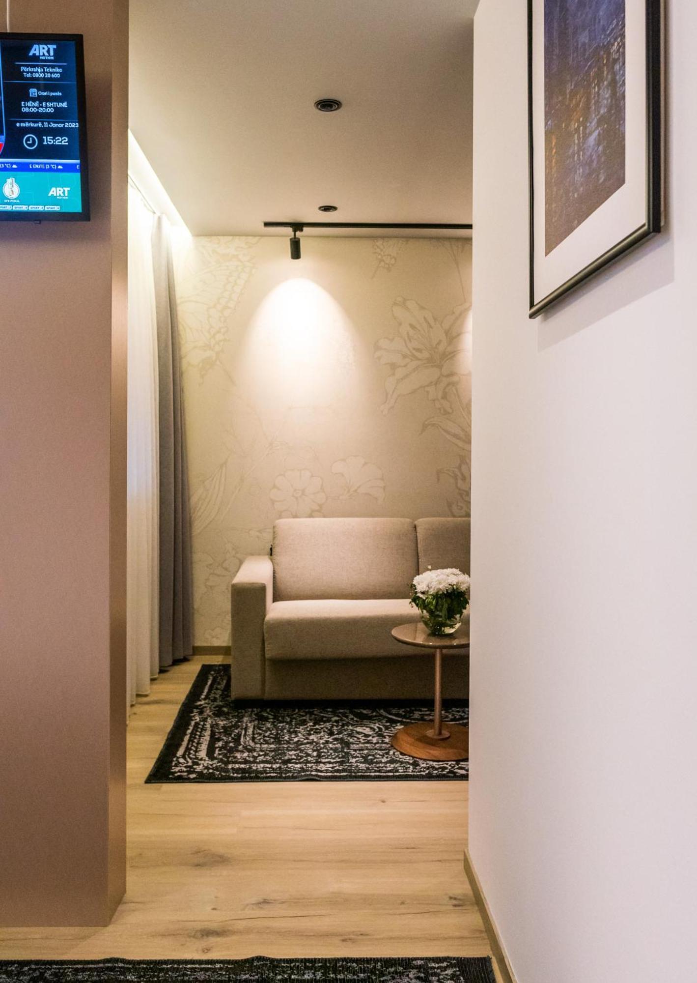 Emery Hotel Prishtinë Luaran gambar